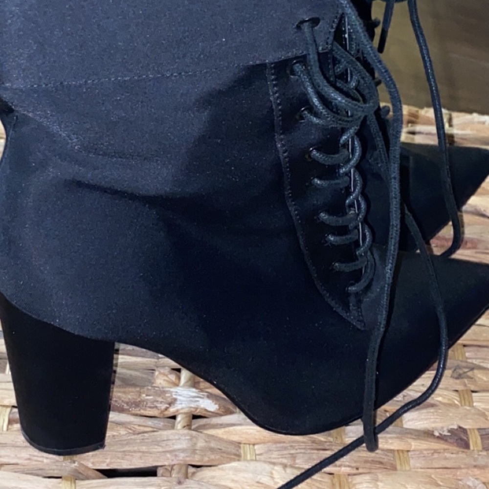 FEEL THE ATTRACTION POINTED TOE CHUNKY HEEL BOOTIE Black Size 9 - Picture 3 of 5